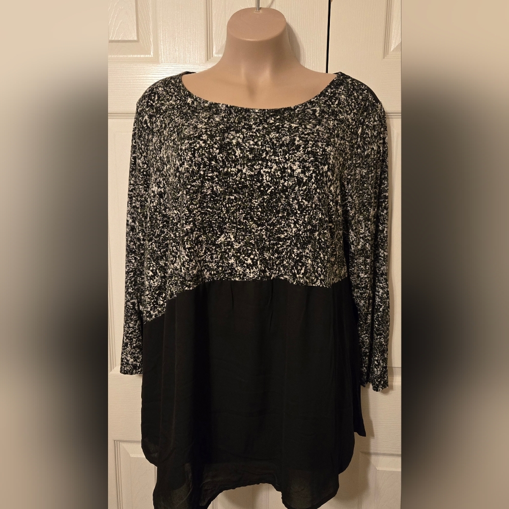 Black/White blouse